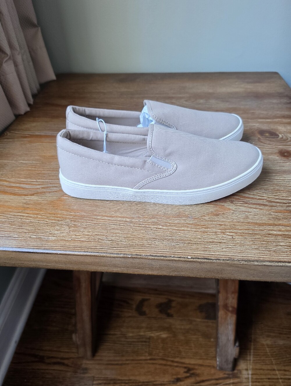 Old Navy 8 Slip-On Canvas Sneakers in Light Taupe